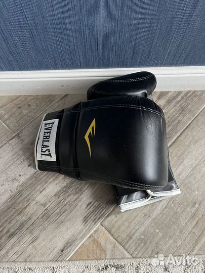 Боксерские перчатки everlast
