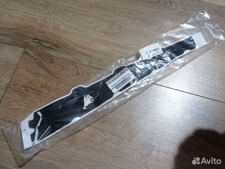 Наклейка на стойку задней пр двери Nissan infiniti