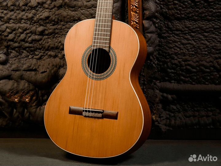 Классическая гитара Perez 600