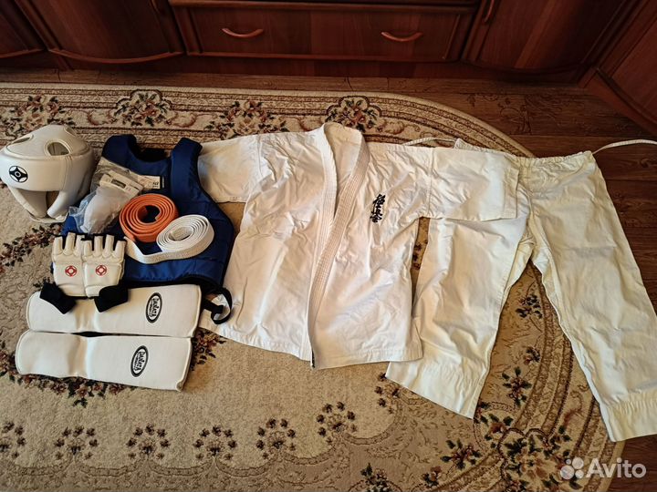 Кимоно и защита для каратэ киокушинкай