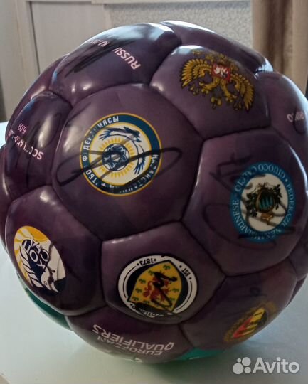 Мяч с автографами сборной России