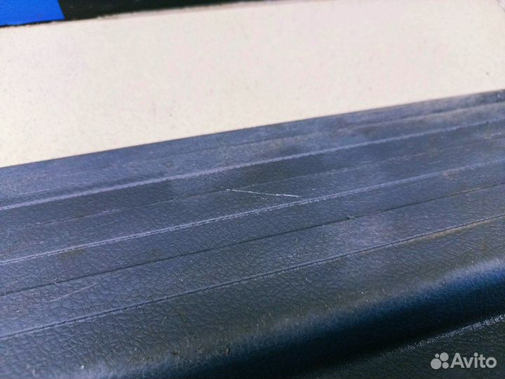 Накладка порога (внутренняя) Land Cruiser (150) -P