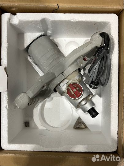 Миксер строительный зубр 1050