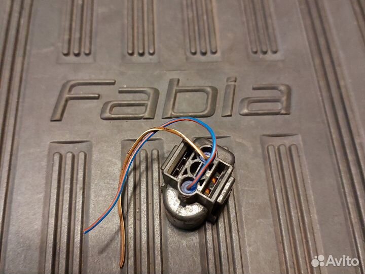 Разъем датчика уровня О.Ж. расшир. Бачка 1j0973202