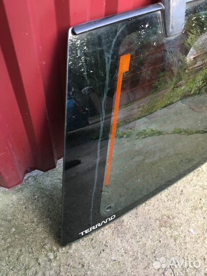 Стекло багажника Nissan Pathfinder 2 R50 Terrano