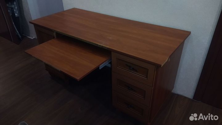 Письменный стол