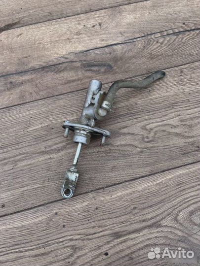 Главный цилиндр сцепления Mitsubishi Lancer 1.6