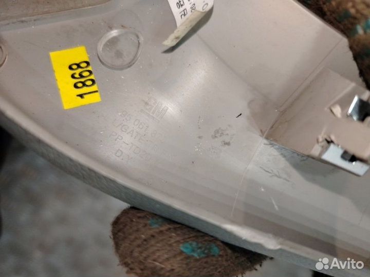 Обшивка двери багажника правая Opel Antara C145