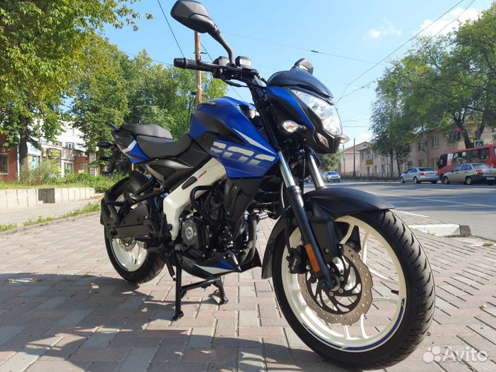 Мотоцикл Bajaj Pulsar NS200 bsiv