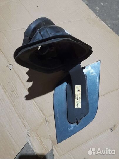 Форд фокус 3 лючок бензобака в сборе