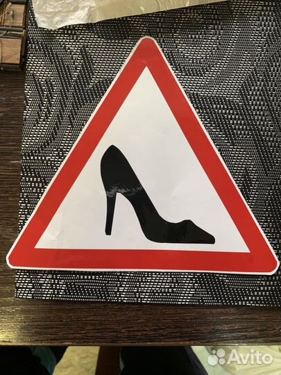 Наклейка на машину каблук