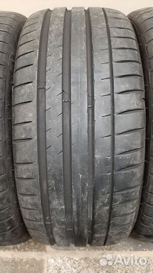 Michelin Pilot Sport 4 S 235/40 R19 96Y