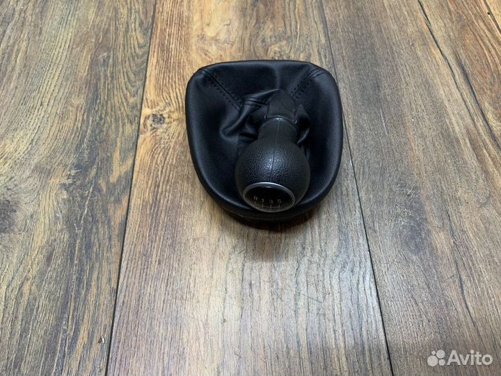 Seat Leon (1P1) Чехол кулисы МКПП