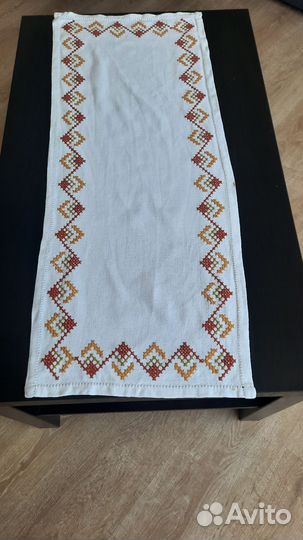 Дорожка с ручной вышивкой