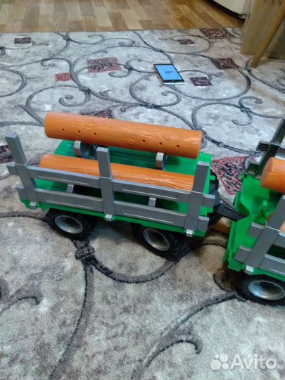 Автомобиль-лесовоз с прицепом 