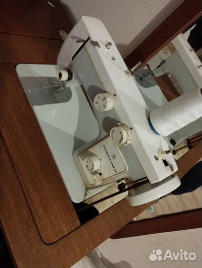 Швейная машинка чайка 142м