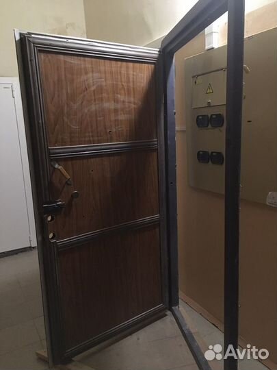 Дверь входная металлическая (бронированная)