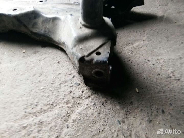 Подрамник переднии mitsubishi outlander XL 06-12