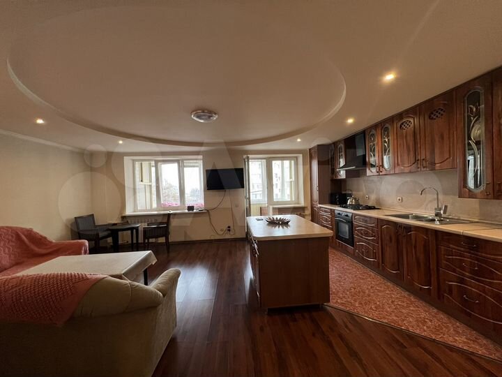 3-к. квартира, 100 м², 3/5 эт.
