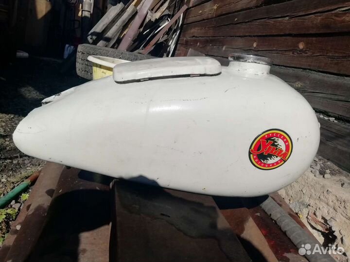 Бензиновый бак