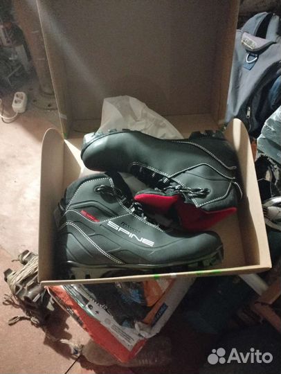 Лыжные ботинки