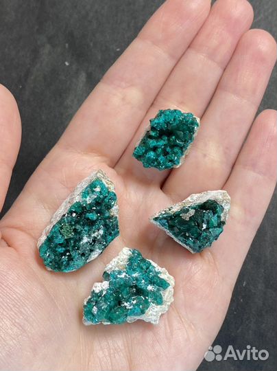 Диоптаз камень в коллекцию, коллекционный