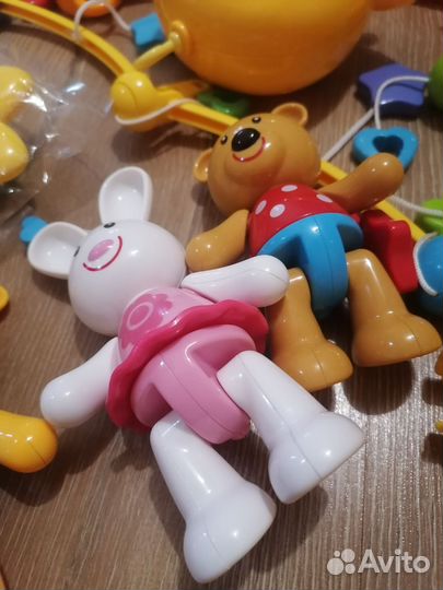 Мобиль на кроватку жирафики