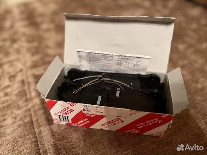 Передние тормозные колодки Toyota 04465-48170