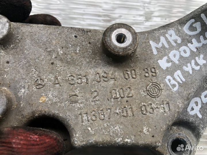 Кронштейн впускного коллектора Mercedes-Benz