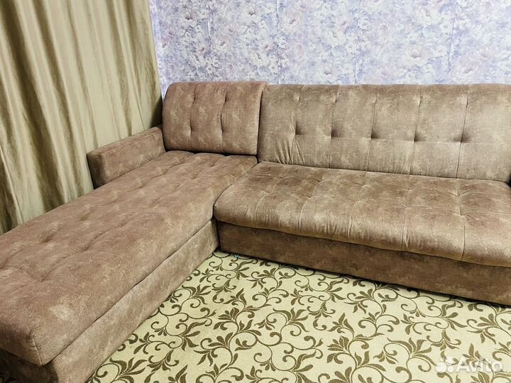 Большой угловой диван