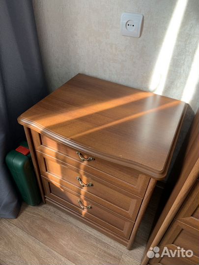 Тумба прикроватная