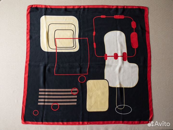 Платок чёрно-красный 77х77 см