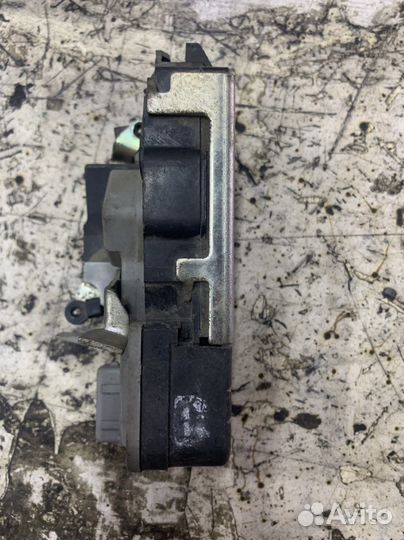 Замок двери задней правой Peugeot 206