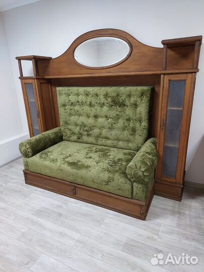 Шикарный старинный диван