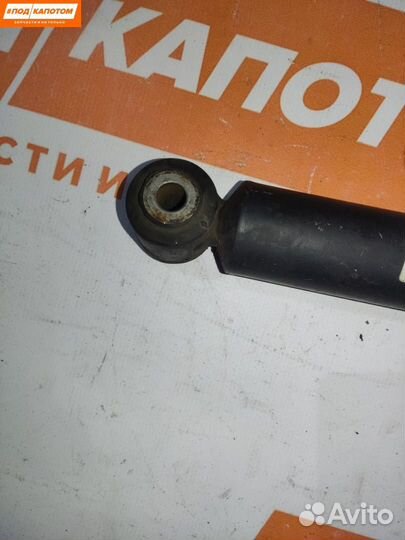 Стойка амортизатора задняя Peugeot 208 2012