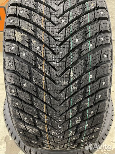 Grenlander Icedefensor Stud II 245/40 R20 99T