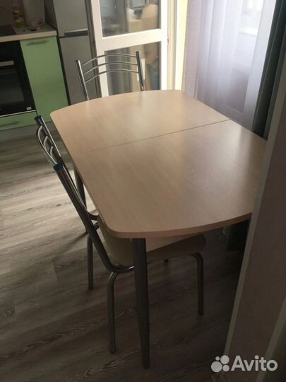 Кухонный стол