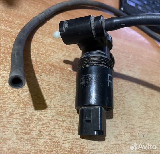 Моторчик стеклоомывателя Freelander 2 Land Rover