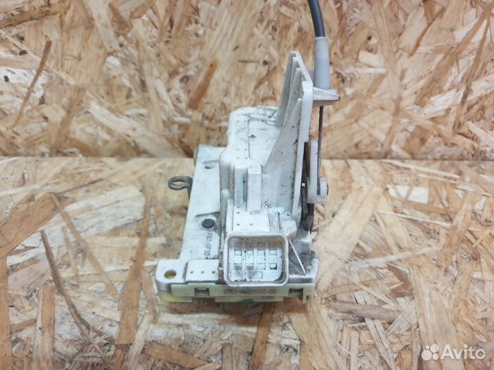 Замок двери передней правой Ford Focus I