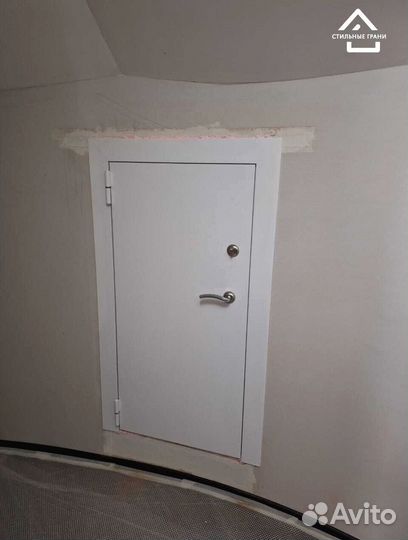 Люк металлический с замком