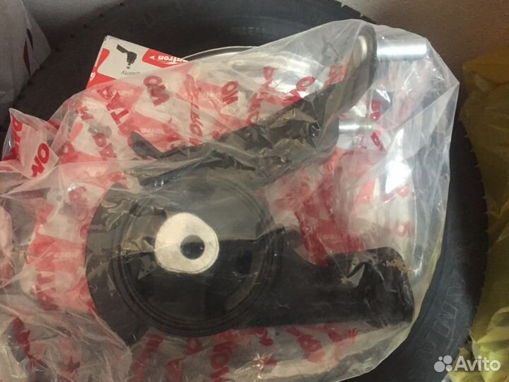 Подушка двигателя задняя Toyota corolla