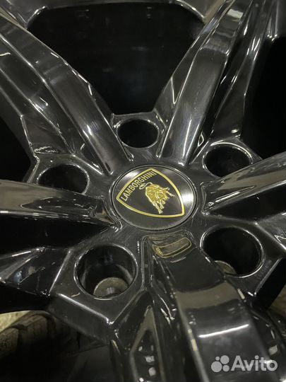 Оригинальные колеса на Lamborghini Urus R21