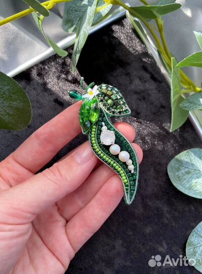 Брошь горошек