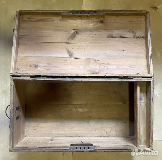 Старинный кованый сундук