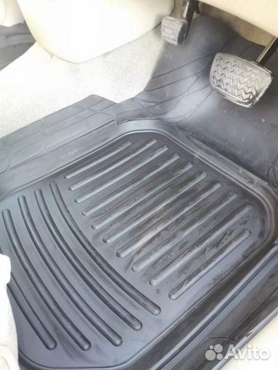 Автомобильные коврики резиновые универсальные