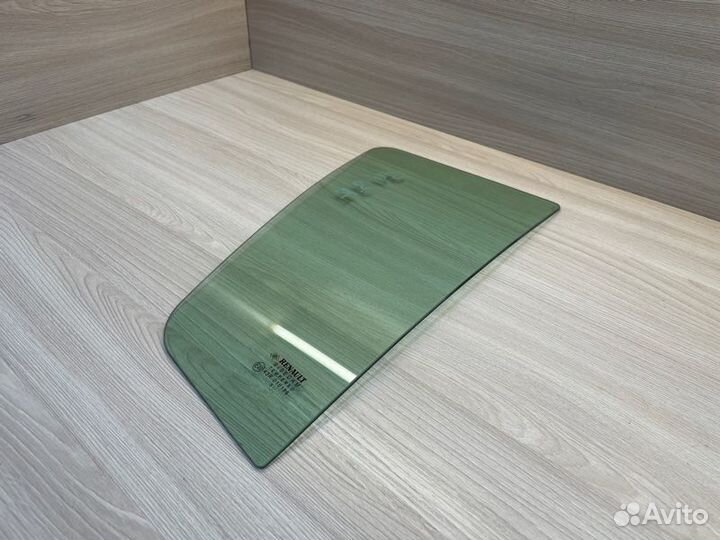 Форточка двери задняя правая Renault Sandero