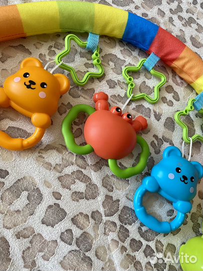 Дуга с игрушками