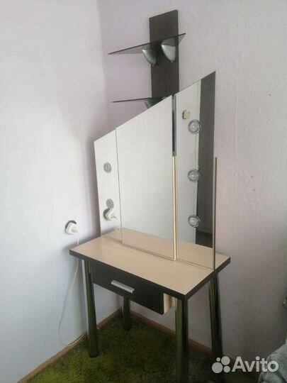 Туалетный столик