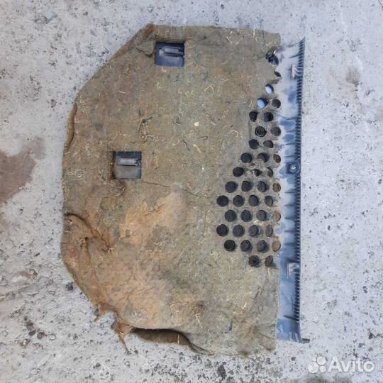 Мерседес 202 накладка торпедо справа