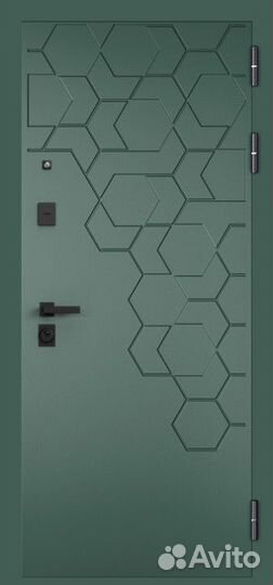 Входная дверь в квартиру с зеркалом